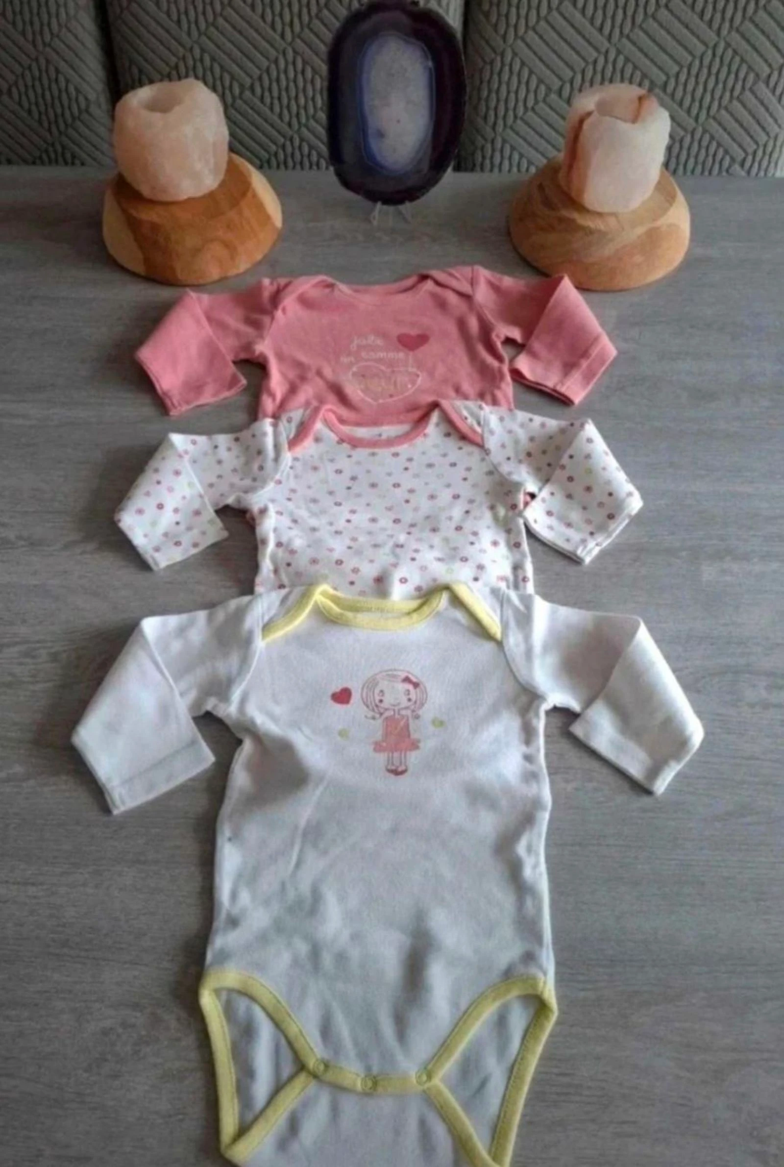 Bodies fille taille 12 mois - Très bon état 